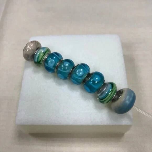 8 Miscellaneous Beads Including Pugster - Picture 5 of 14